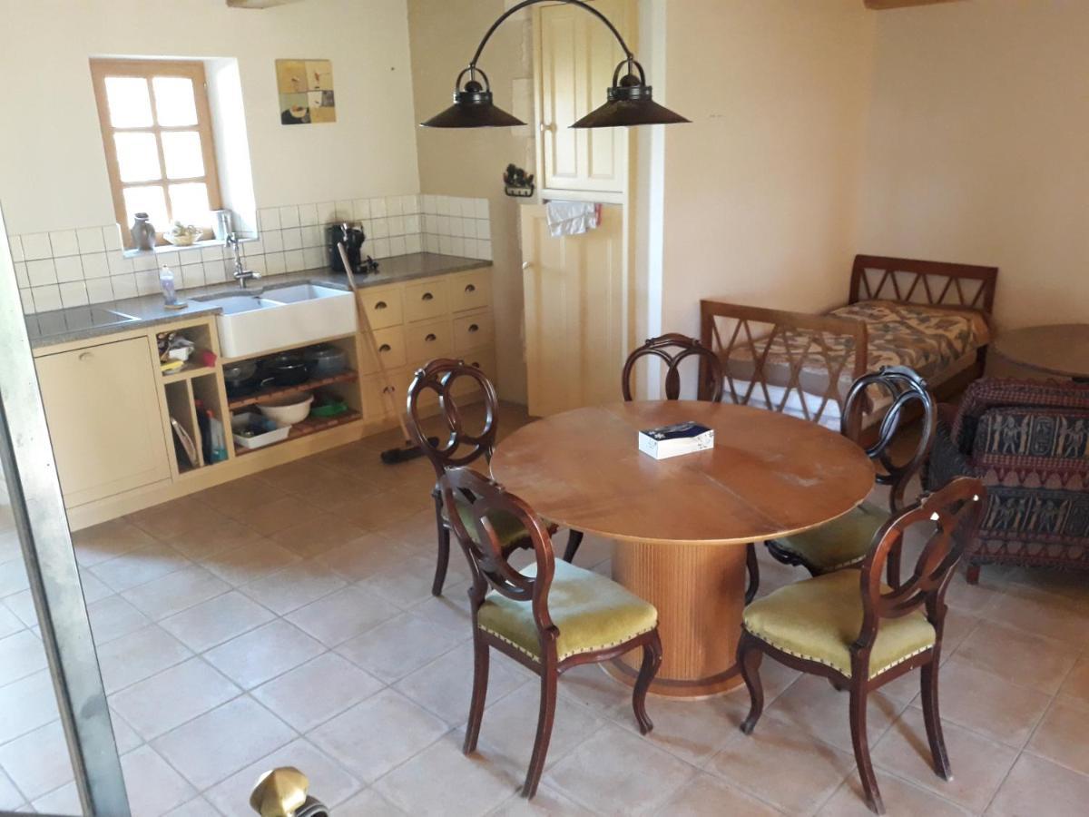 Chateau Le Tour - Chambres D'Hotes Faux  Bagian luar foto